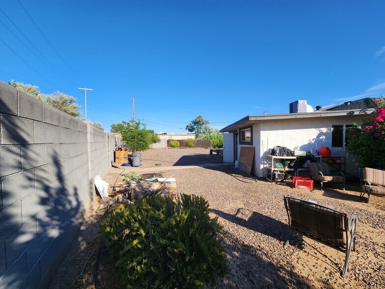 Building Photo - 3518 W Lynwood St
