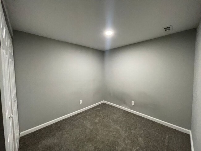 Building Photo - Cozy 2 Bed/1 Bath- Great Location