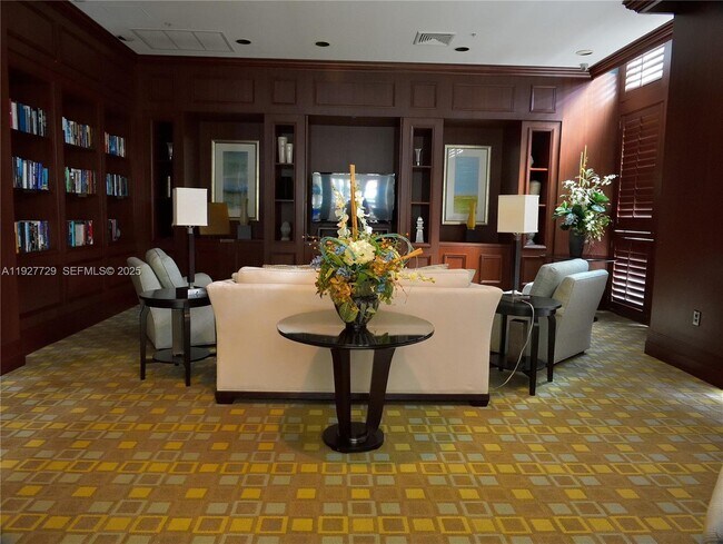 Building Photo - 347 N New River Dr E