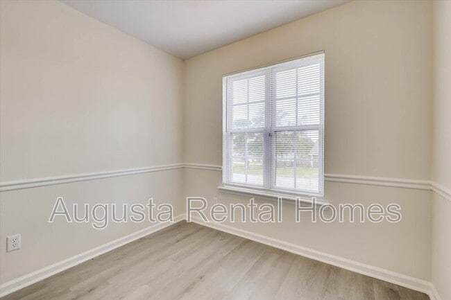 Building Photo - 2824 Cranbrook Dr