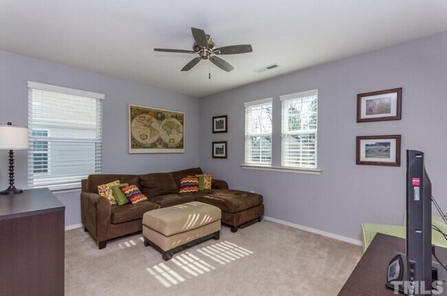 Building Photo - Elegant 3BD, 2BA Raleigh Home Near Shoppin...