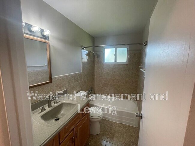 Building Photo - 1675 Beverly Dr