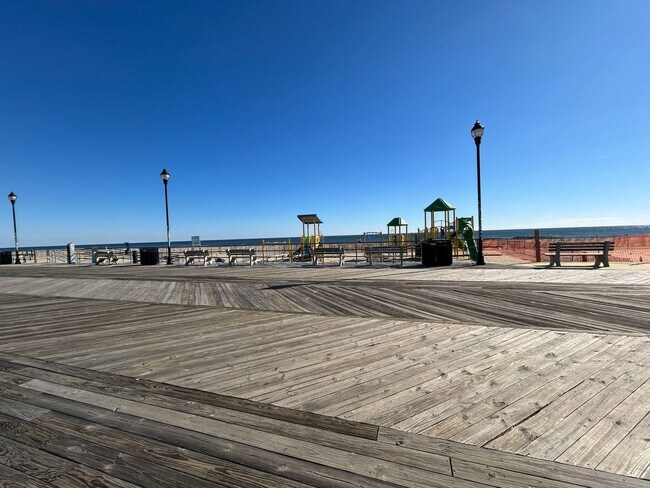 Building Photo - Incredible 4 Bedroom Single Family House for Rent in Asbury Park!