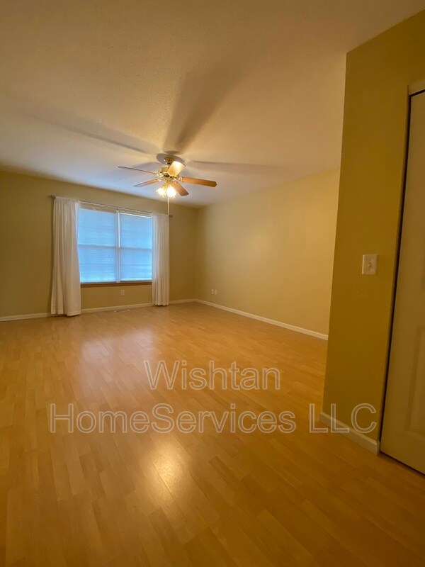 Building Photo - 1041 Hawthorn Ridge
