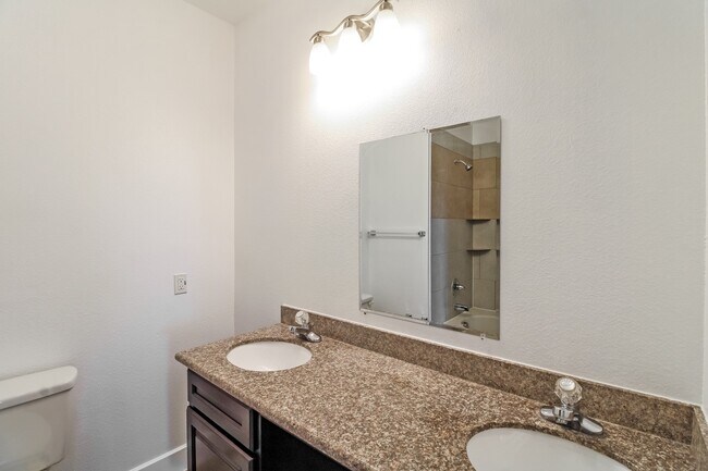 Building Photo - 3223 Bay Oaks Harbor Dr