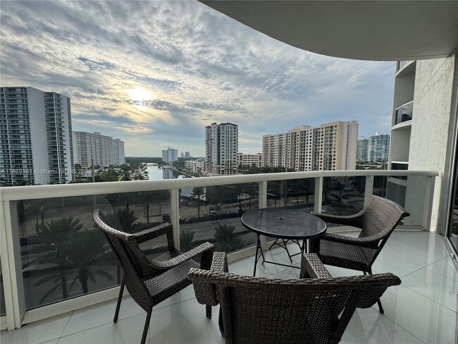 Building Photo - 15811 Collins Ave