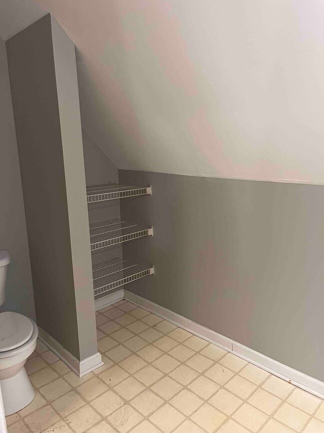 Building Photo - Knoxville 37918 - 2 bedroom, 2 bath townhome - Contact Susan Niedergeses (865)300-4722