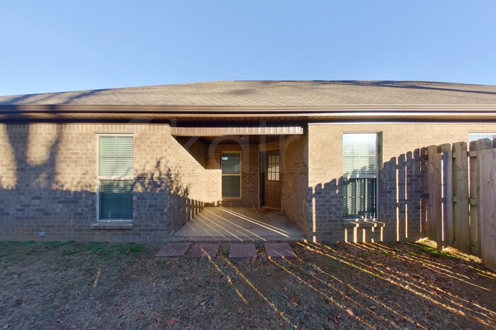 Building Photo - 101 Lyn Ln