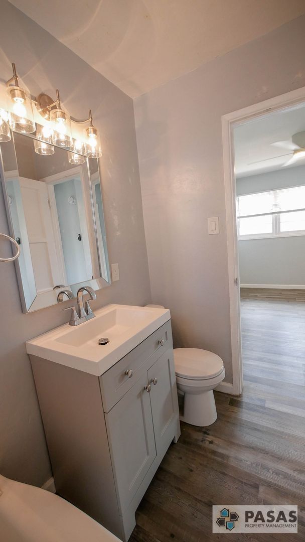 Building Photo - Beachside Living – Stylish 1BR with Washer...