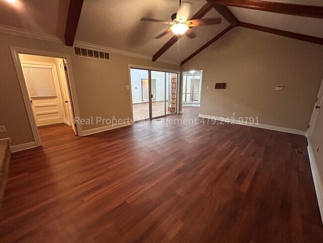 Building Photo - 3301 S 27th St