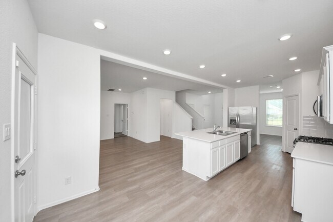 Building Photo - 24063 Hawthorn Lks Dr