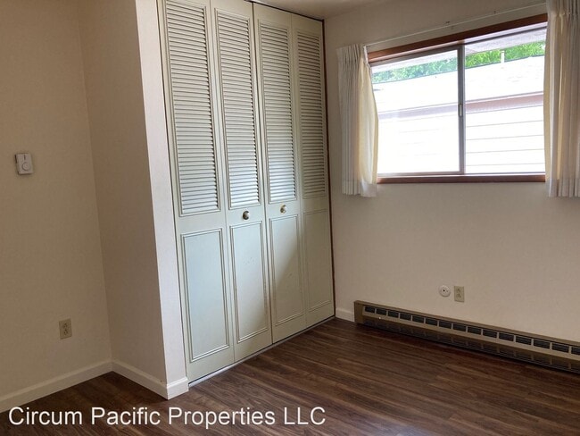 Building Photo - 2 br, 1 bath Apartment - 1925 NE 19th Ave.