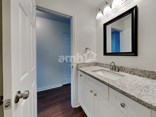 Building Photo - 4210 Lindsey Ln