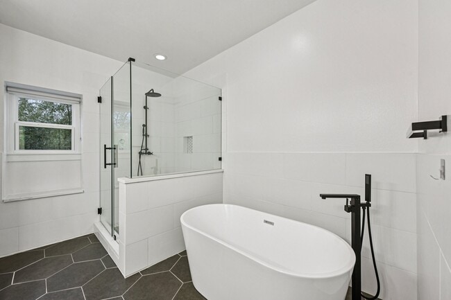 Building Photo - 1537 Alexander St