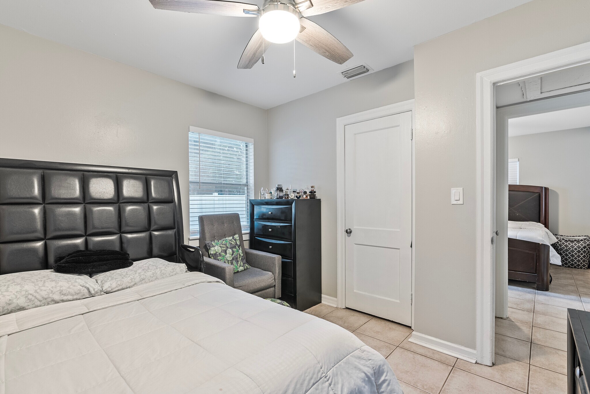 Building Photo - 3011 W Van Buren Dr