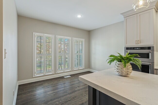 Building Photo - 9230 Honors Way