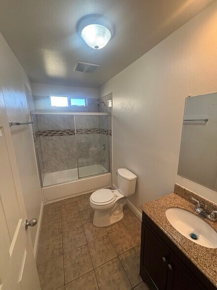 Building Photo - 829 E 84th St