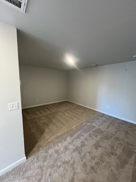 Building Photo - 2033 Osprey Isle Ln SW