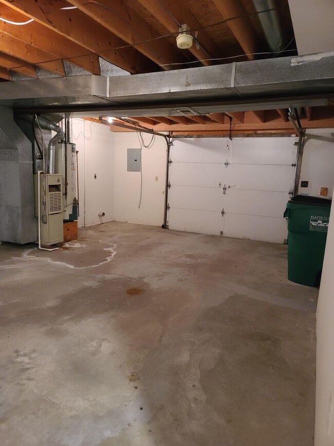 Building Photo - 2 Bedroom 1.5 Bath Townhome