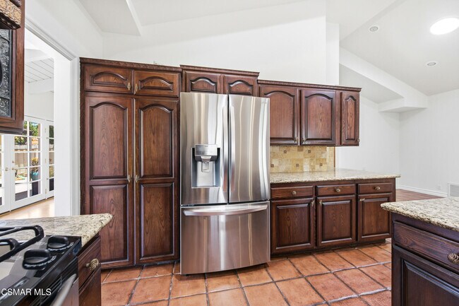 Building Photo - 1090 Elfstone Ct