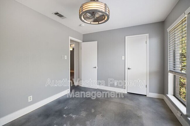 Building Photo - 2025 Monarch Dr