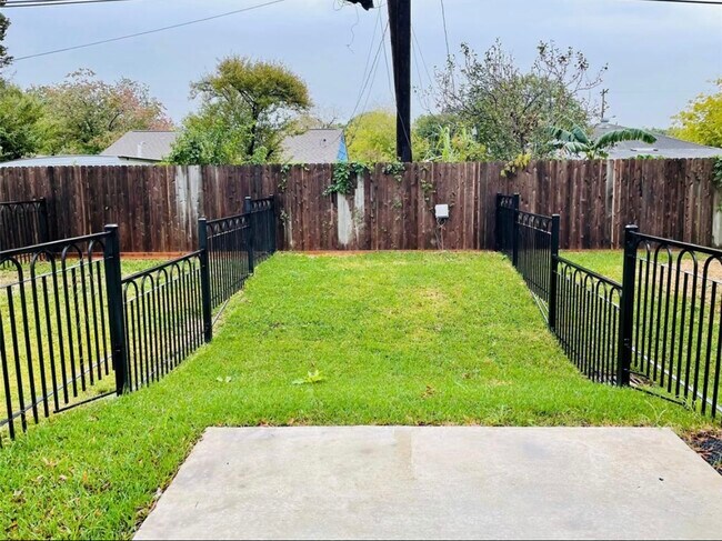 Building Photo - 3233 Real St