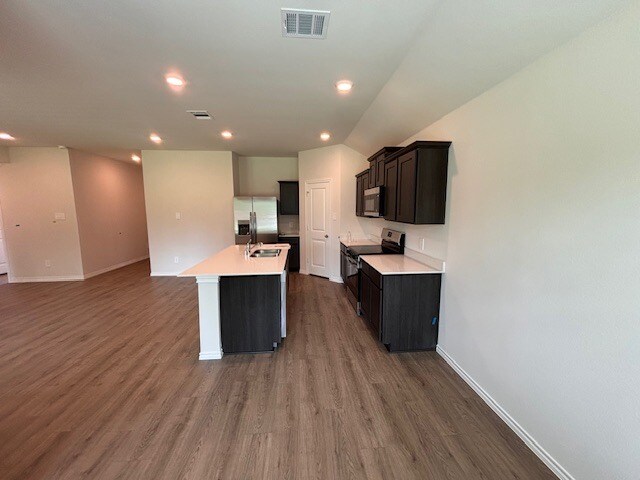 Building Photo - 837 Wild Rose Way