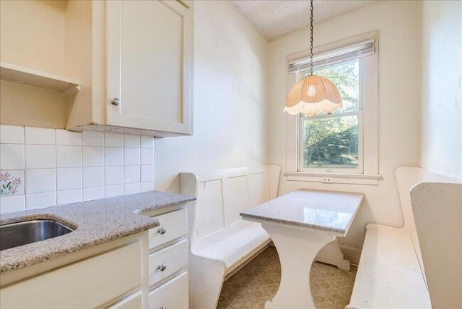 Building Photo - 1103 W 22nd St