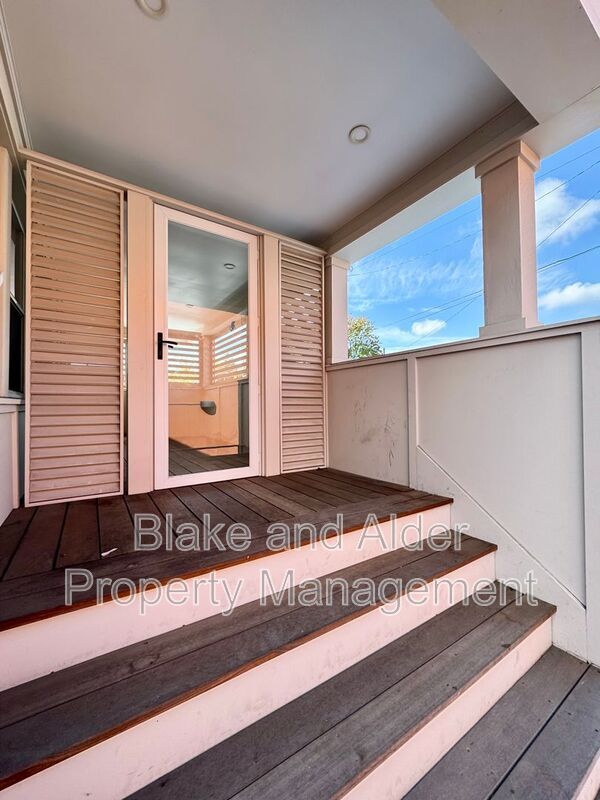 Building Photo - 3556 NE Sandy Blvd