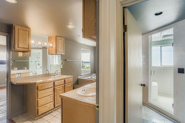 Building Photo - Laurelhurst View Home