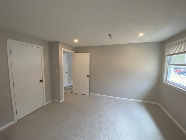 Building Photo - 128 Cheryl Ln