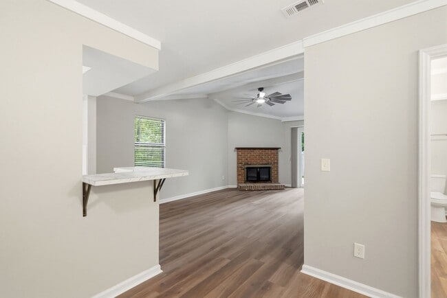 Building Photo - Renovated Ranch on a Quiet Cul-de-Sac with Vaulted Ceilings & Private Backyard