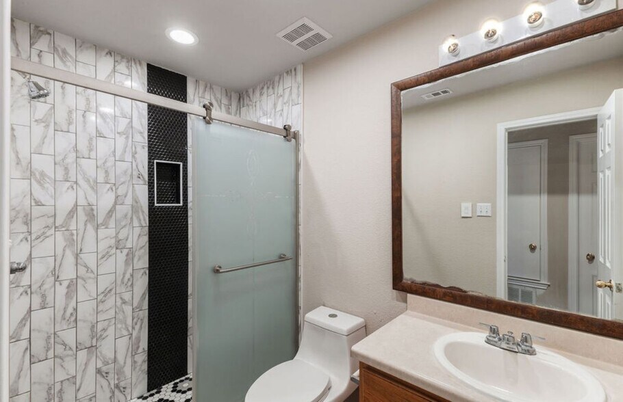 Building Photo - 13326 James Monroe St