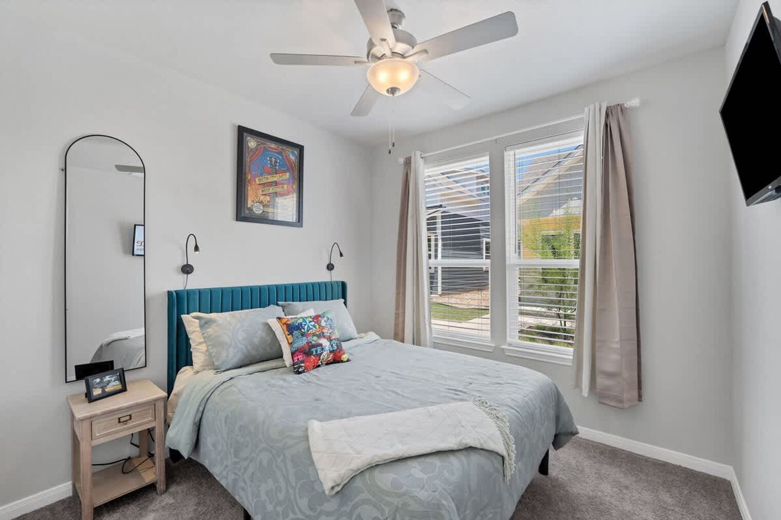 Building Photo - 2147 Hofstaat