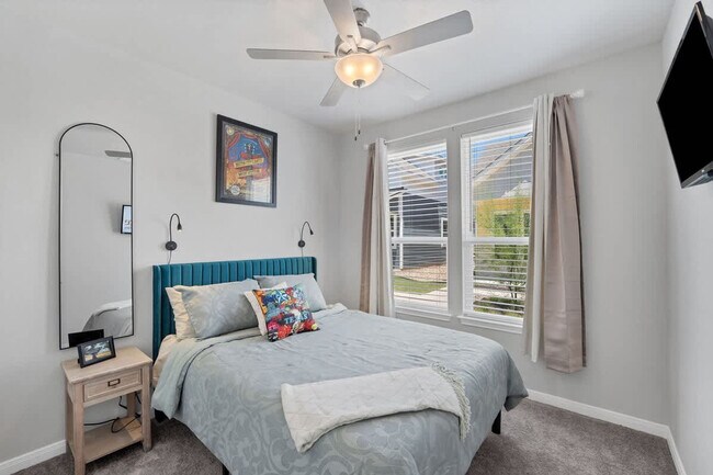 Building Photo - 2147 Hofstaat