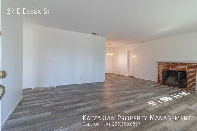 Building Photo - Stylishly Remodeled 2-Bedroom Home in Cent...