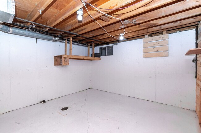 Building Photo - 8919 Field St