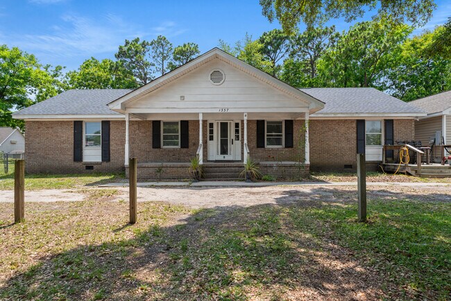 Primary Photo - 1337 Dick Pond Rd Unit 1