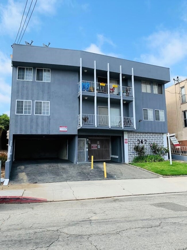 Building Photo - 347 E Plymouth St