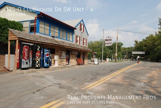 Building Photo - 125 Clubhouse Dr SW