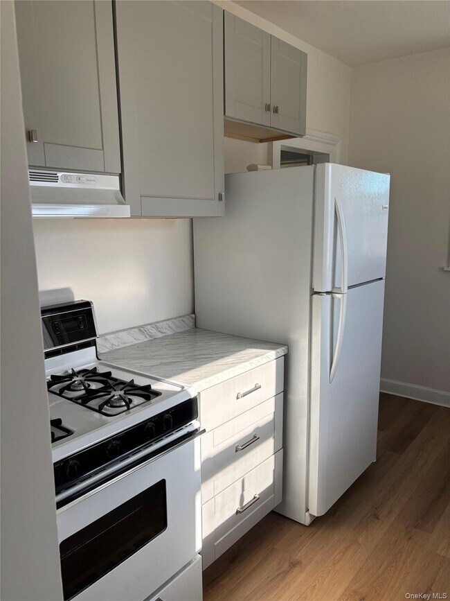 Building Photo - 166 Lake Ave