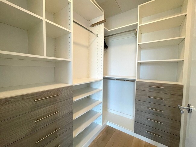 Building Photo - Spacious Vista Pearl Condo with Bonus Den,...
