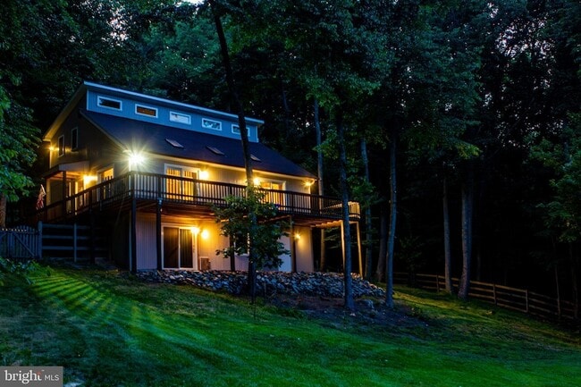Building Photo - 1619 Summit Dr