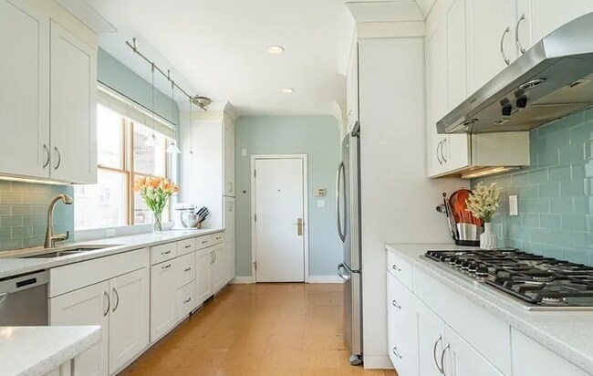 Building Photo - 327 Saint Paul St