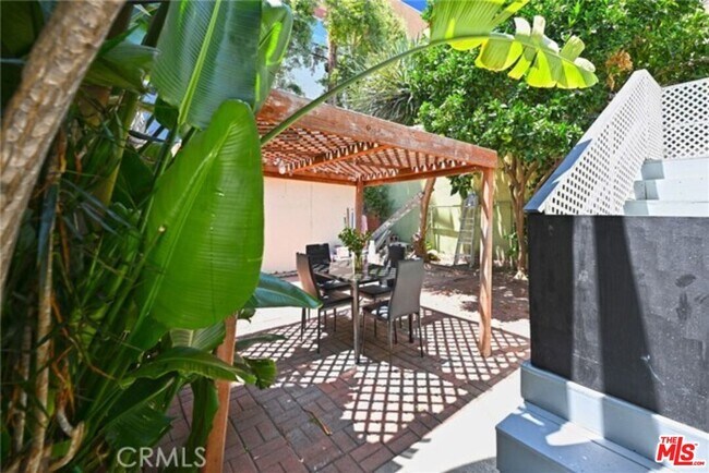 Building Photo - 11061 Ohio Ave Ave