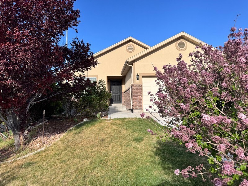 Building Photo - 3534 S White Tail Trail