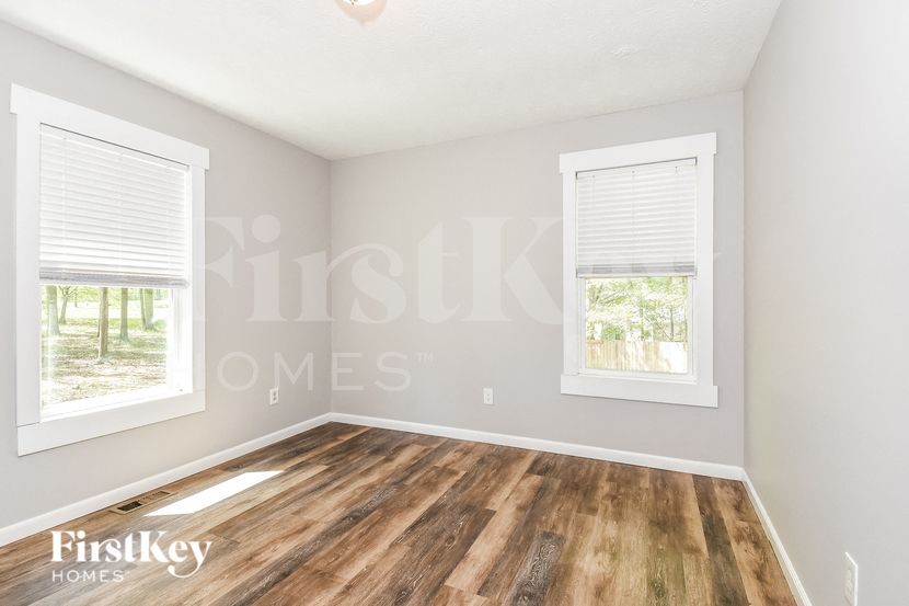 Building Photo - 595 School Rd