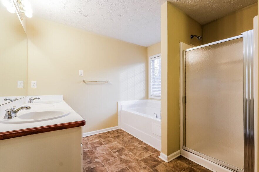 Building Photo - 865 Simon Ive Dr