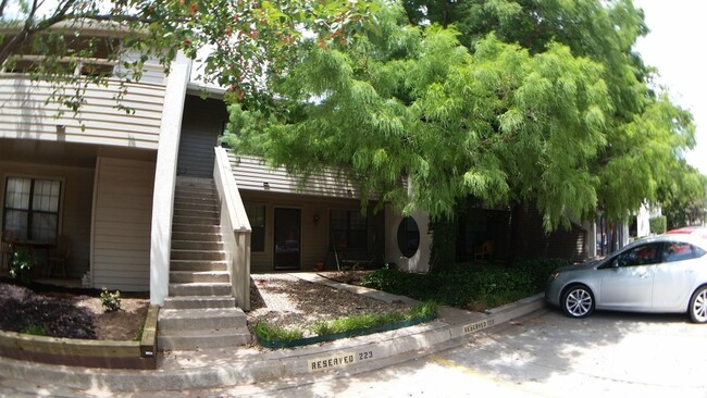 Primary Photo - Cute 2 Bedroom condo (gated community) OKC