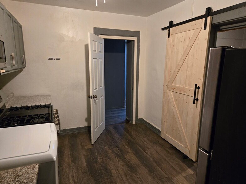 Building Photo - 10508 S Maryland Ave